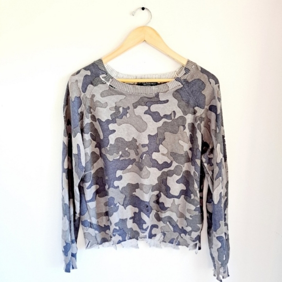 Casper Camo Sweater in Charcoal Camo - Picture 3 of 9